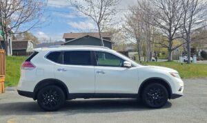 2016_Nissan_Rogue_09