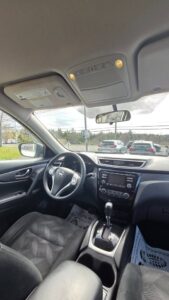 2016_Nissan_Rogue_15