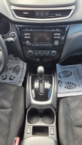 2016_Nissan_Rogue_16