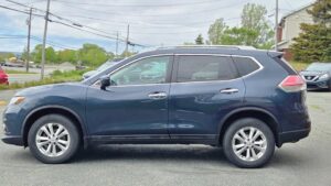 2016_Nissan_Rogue_SV-AWD_02