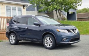 2016_Nissan_Rogue_SV-AWD_08