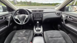 2016_Nissan_Rogue_SV-AWD_13