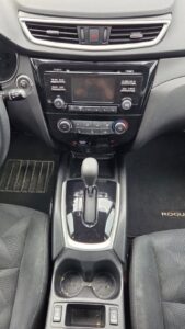 2016_Nissan_Rogue_SV-AWD_16