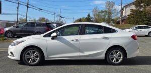 2017_Chevrolet_Cruze_LT_Cylinder_02