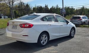 2017_Chevrolet_Cruze_LT_Cylinder_06
