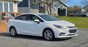 2017_Chevrolet_Cruze_LT_Cylinder_08