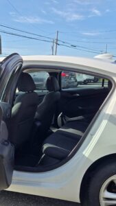 2017_Chevrolet_Cruze_LT_Cylinder_12