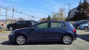2017_Volkswagen_Golf_S_1.8T_4-Door_Auto_02