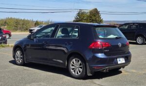 2017_Volkswagen_Golf_S_1.8T_4-Door_Auto_03