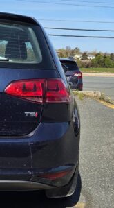 2017_Volkswagen_Golf_S_1.8T_4-Door_Auto_05