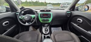 2016_Kia_Soul_Base_13