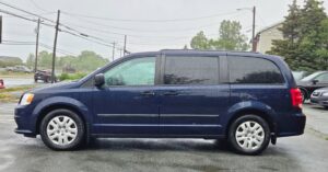 2017_Dodge_Grand_Caravan_Canada_Value_Package_4DR_WGN_02