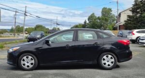2015_Ford_Focus_S_02