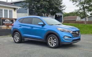 2016_Hyundai_Tucson_Premium_AWD_08