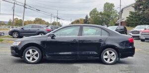 2013_Volkswagen_Jetta_02