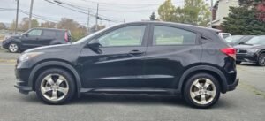 2016_Honda_HR-V_LX_02