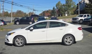 2017_Chevrolet_Cruze_4DR_SDN_LT_02