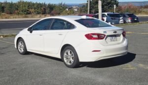 2017_Chevrolet_Cruze_4DR_SDN_LT_03