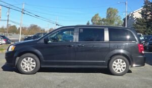2018_Dodge_Grand_Caravan_SXT_02