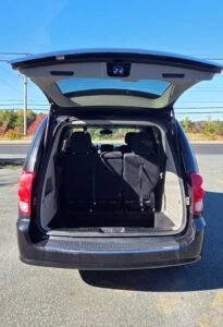 2018_Dodge_Grand_Caravan_SXT_04